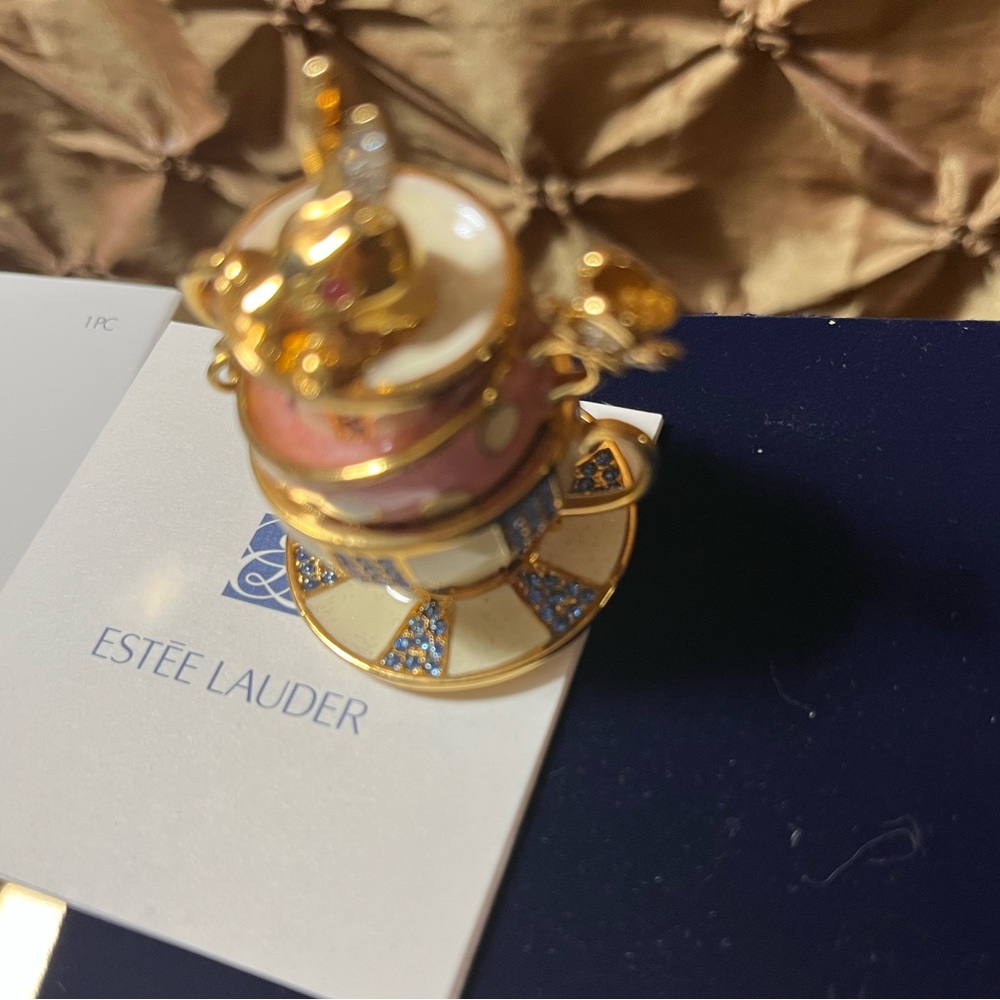 Estée Lauder BEAUTIFUL NWT Wonderland Tea Party Perfume Compact Solid Perfume 💕 - Picture 2 of 10